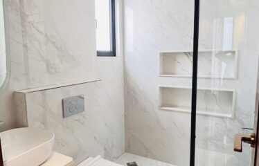 luxurious second floor available for rent in green park main